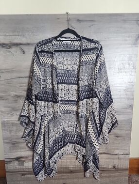 Maurices Bell Sleeve Sheer Kimono In Navy And Cream